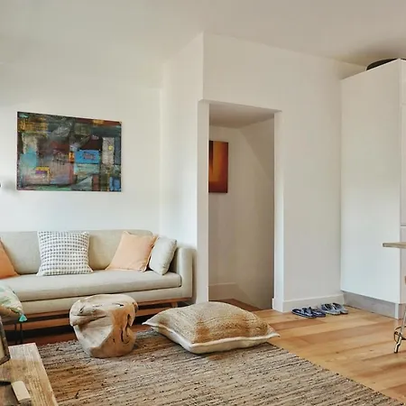 Apartment 15 *
